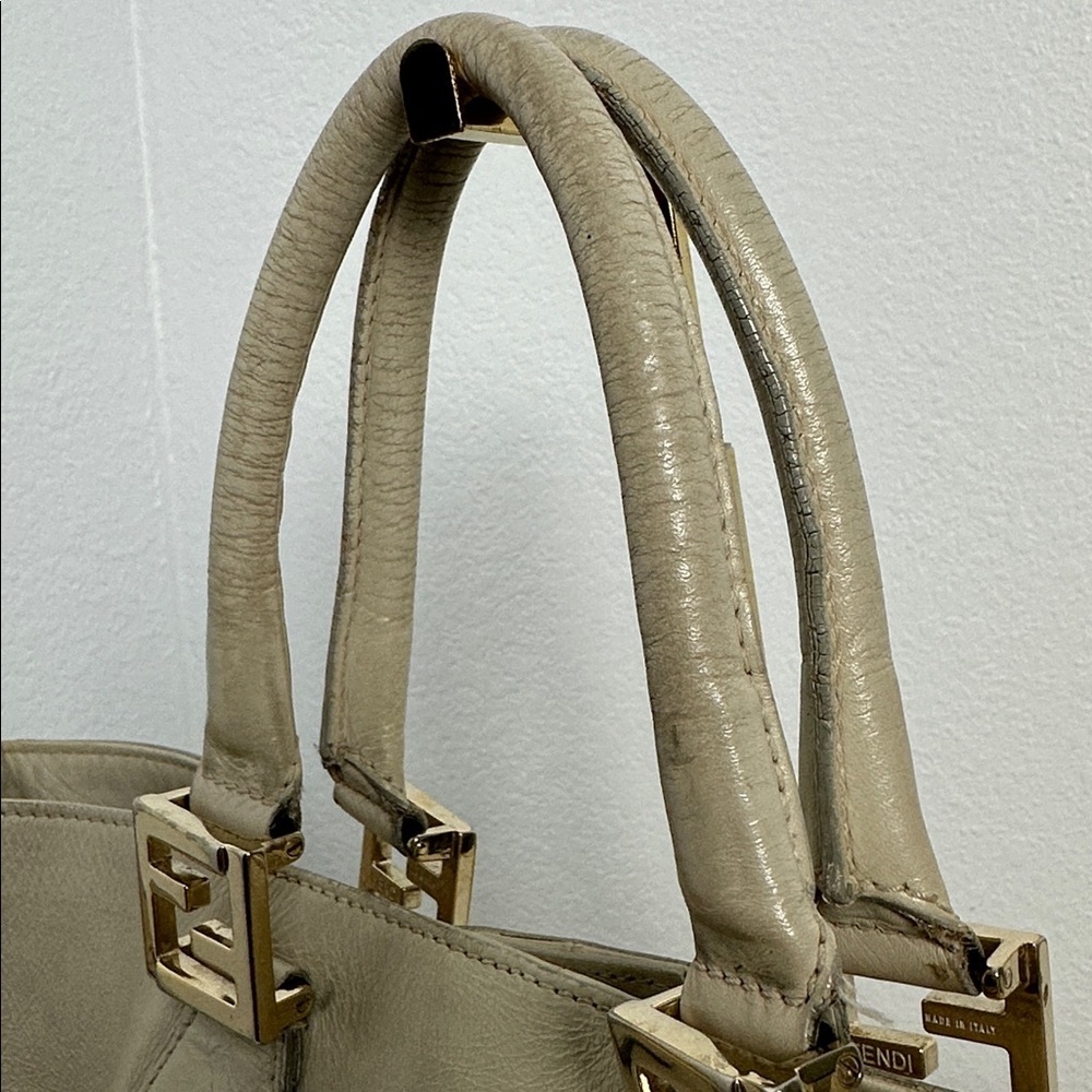 💯Authentic Fendi Leather Tote Bag🍀 - Picture 15 of 16